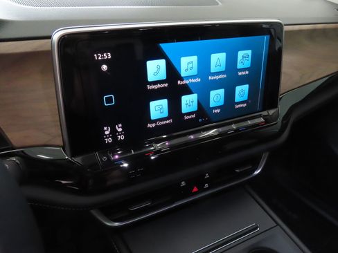 New 2026 Volkswagen Atlas SE FWD image 17