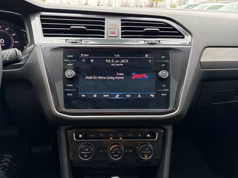 Used 2021 Volkswagen Tiguan SE image 20