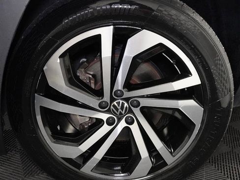 Used 2021 Volkswagen Atlas Cross Sport SEL Premium image 3