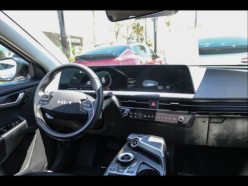 Used 2024 Kia EV6 Light RWD image 16