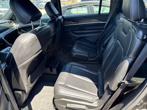 Used 2024 Jeep Grand Cherokee L Limited w/ Luxury Tech Group II AWD/4WD image 8