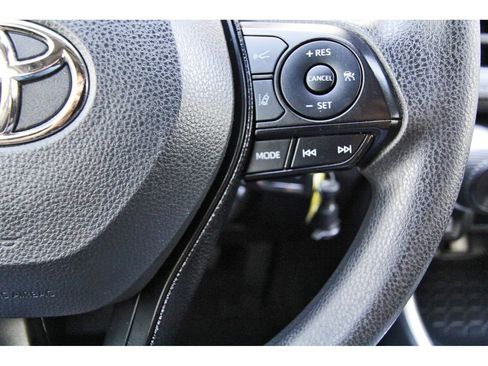 Used 2021 Toyota RAV4 LE image 15