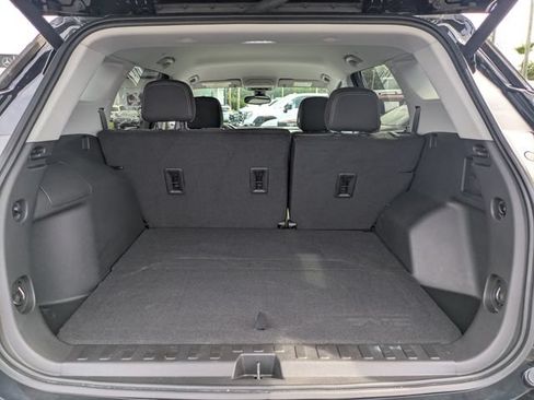 Used 2023 GMC Terrain SLE w/ Driver Convenience Package FWD image 14
