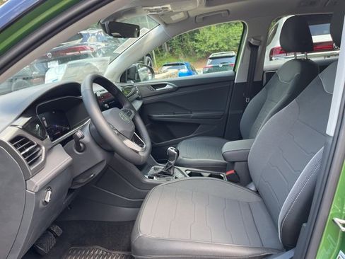 New 2025 Volkswagen Taos SE image 7