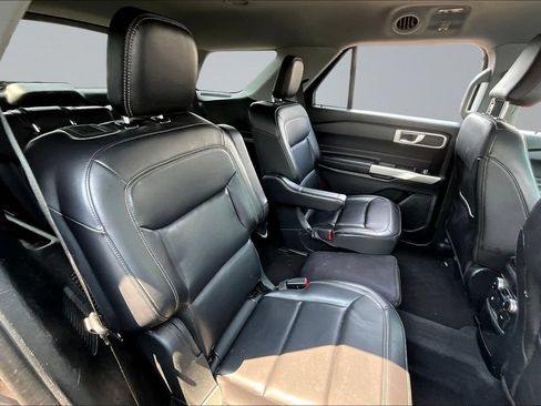 Used 2021 Ford Explorer XLT w/ Equipment Group 202A AWD/4WD image 21