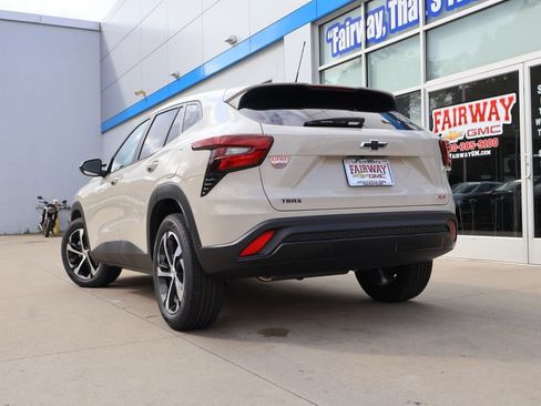 New 2026 Chevrolet Trax RS w/ Sunroof Package FWD image 33