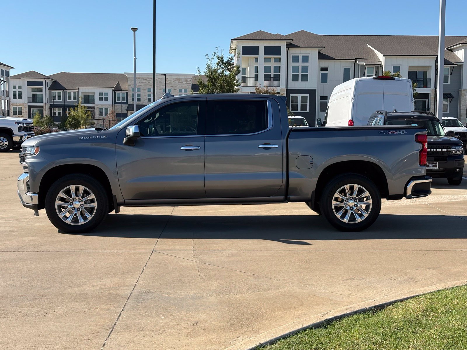Certified 2020 Chevrolet Silverado 1500 LTZ w/ LTZ Premium Package AWD/4WD image 4