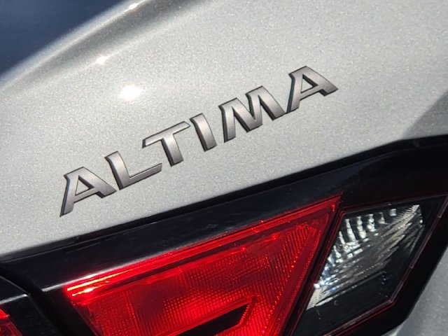 Used 2025 Nissan Altima 2.5 SV FWD image 12