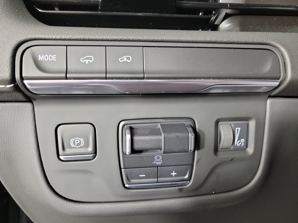Used 2023 Cadillac Escalade Sport w/ LPO, ONYX Package RWD image 31