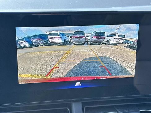 Certified 2025 Chevrolet Trax RS w/ Sunroof Package image 27