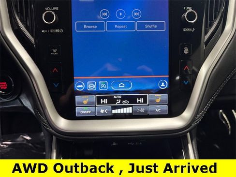 Used 2022 Subaru Outback Premium image 7