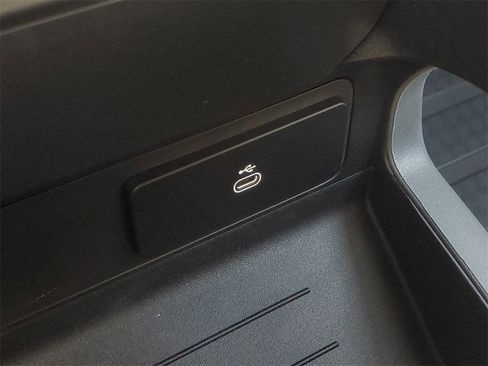 New 2025 Land Rover Defender 110 S image 27