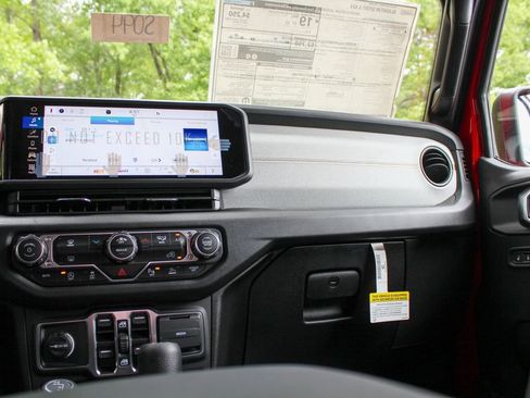 New 2025 Jeep Gladiator Sport image 19