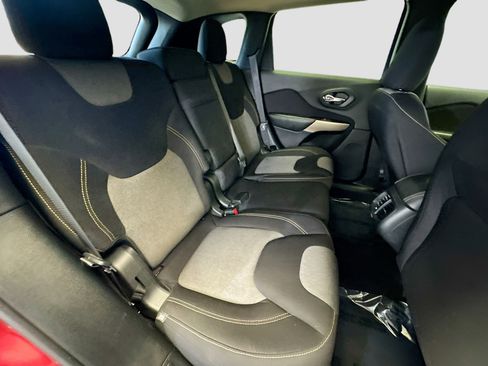 Used 2017 Jeep Cherokee Sport image 14