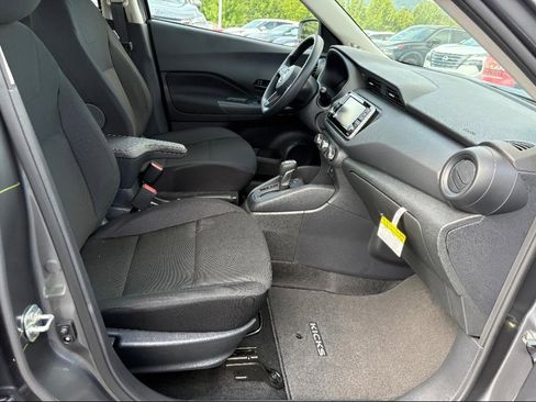 Certified 2025 Nissan Kicks Play S image 16