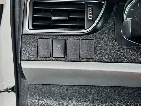 Used 2015 Toyota Camry image 10