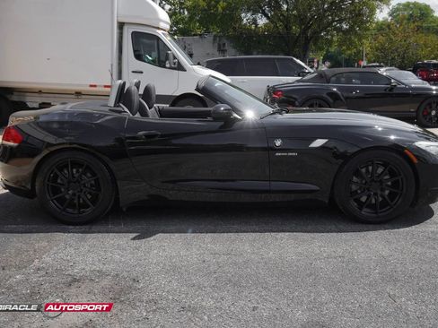 Used 2011 BMW Z4 sDrive35i image 8
