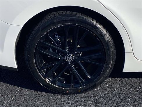 Used 2025 Toyota Camry SE image 7