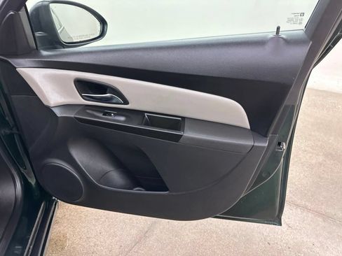 Used 2014 Chevrolet Cruze LS FWD image 21