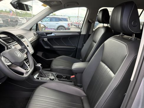 Used 2024 Volkswagen Tiguan SE AWD/4WD image 9