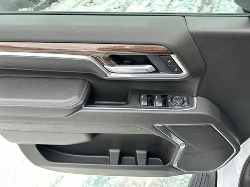 Used 2025 Chevrolet Silverado 2500 LT w/ Convenience Package image 2