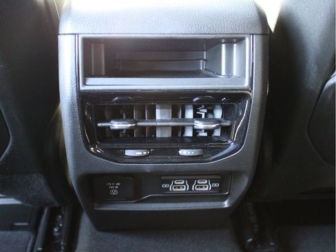 Certified 2024 Jeep Grand Cherokee Altitude image 34