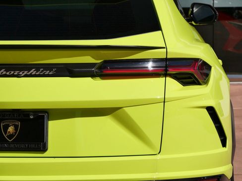 Used 2022 Lamborghini Urus AWD/4WD image 10