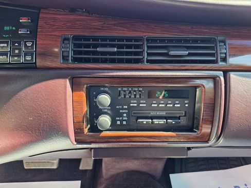 Used 1995 Cadillac De Ville Sedan FWD image 26