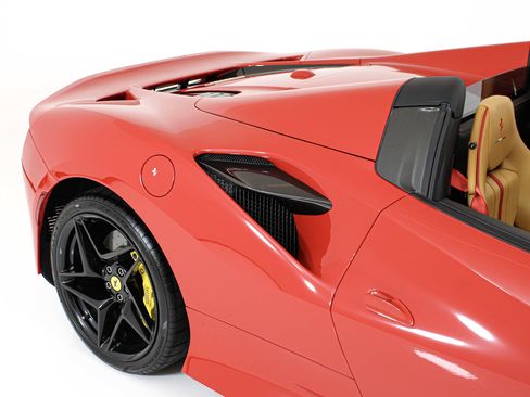Certified 2022 Ferrari F8 Tributo RWD image 18