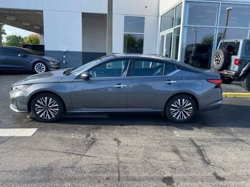 Used 2024 Nissan Altima 2.5 SV image 6