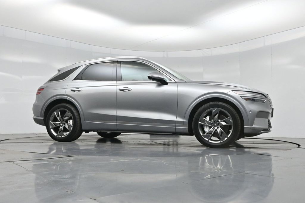 Used 2025 Genesis Electrified GV70 w/ Prestige Package AWD/4WD image 18