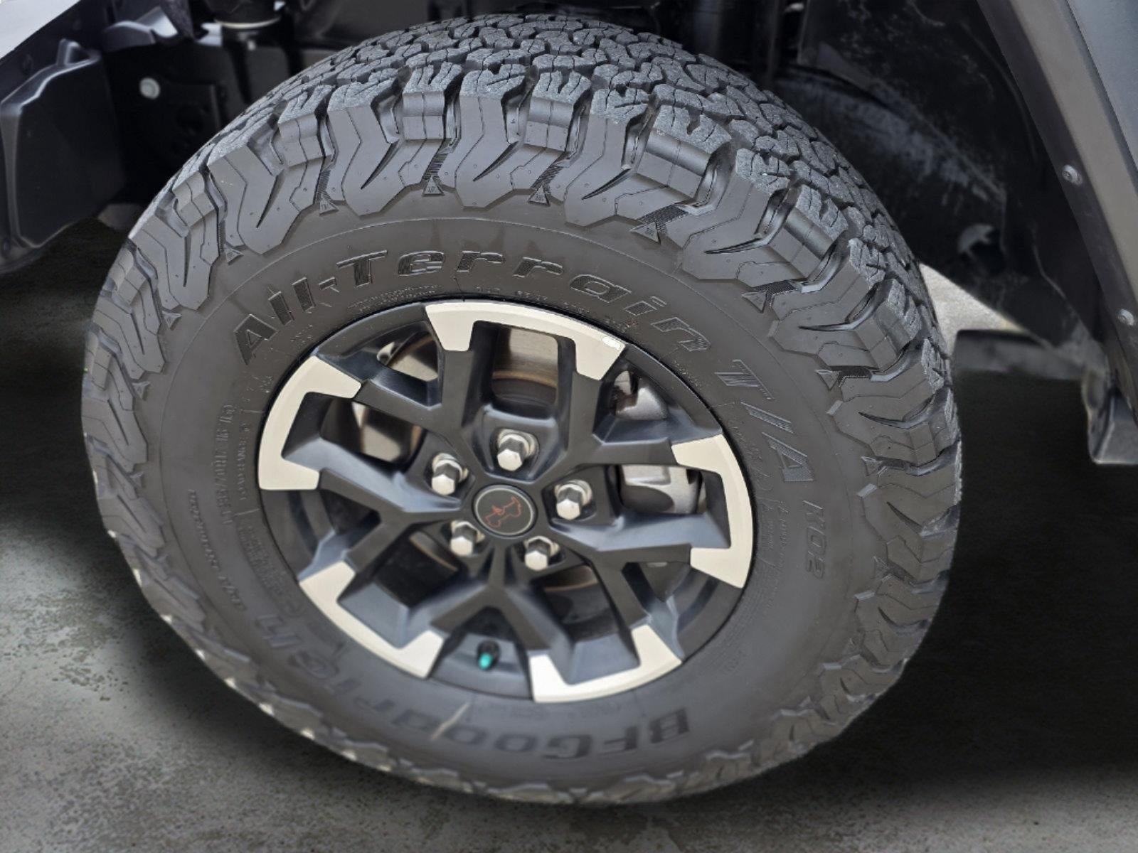Used 2025 Jeep Wrangler Unlimited Rubicon w/ Convenience Group AWD/4WD image 33