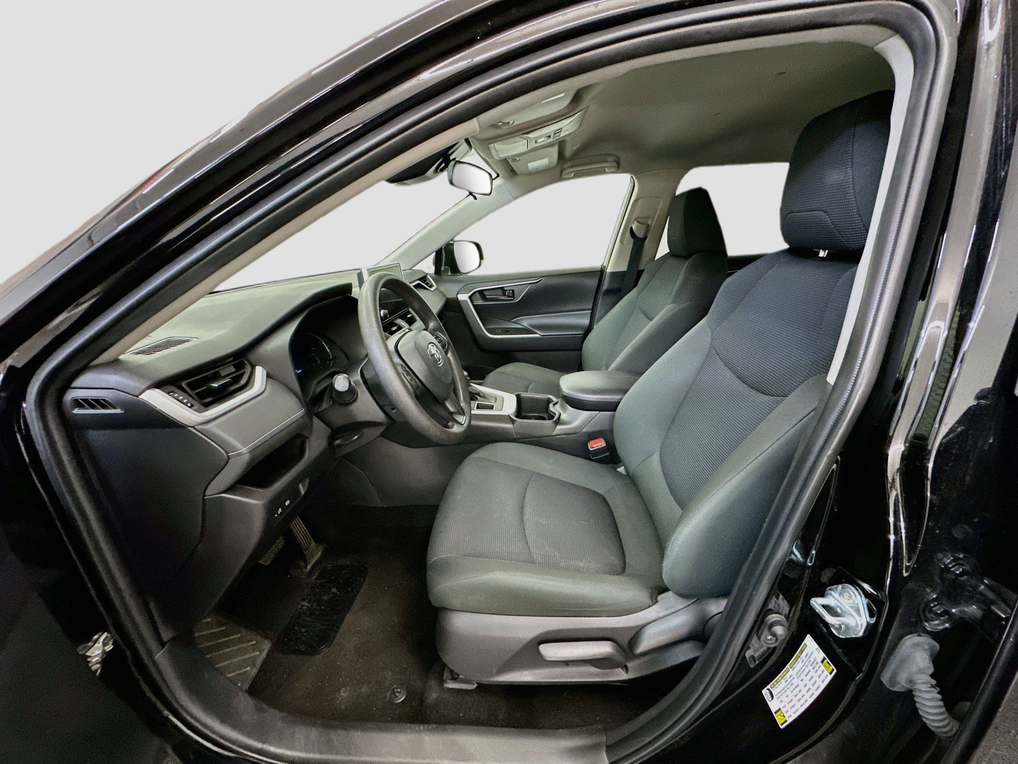 Used 2025 Toyota RAV4 LE AWD/4WD image 13