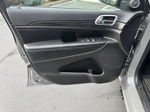 Used 2019 Jeep Grand Cherokee Altitude image 14