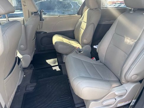 Used 2017 Toyota Sienna XLE w/ XLE Navigation Package AWD/4WD image 13