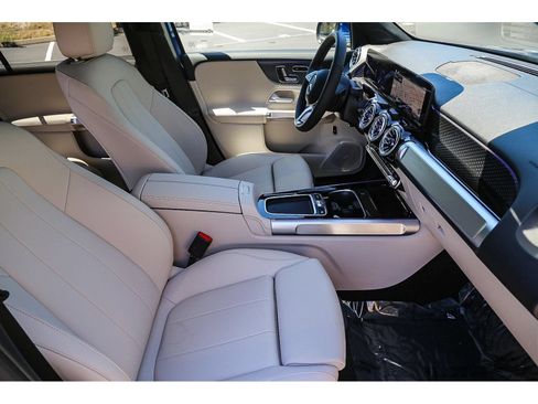Used 2024 Mercedes-Benz EQB 300 4MATIC image 15