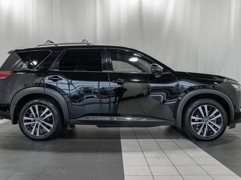 Used 2024 Nissan Pathfinder Platinum w/ Black Appearance Package image 3