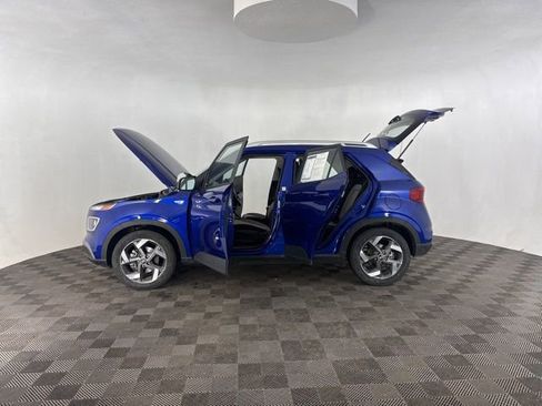 Used 2025 Hyundai Venue SEL image 11