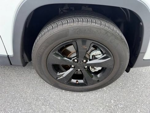 Certified 2023 Jeep Cherokee Altitude Lux w/ Lux Elite Package AWD/4WD image 10