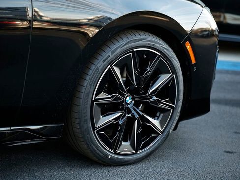 New 2026 BMW 740i w/ Executive Package image 5