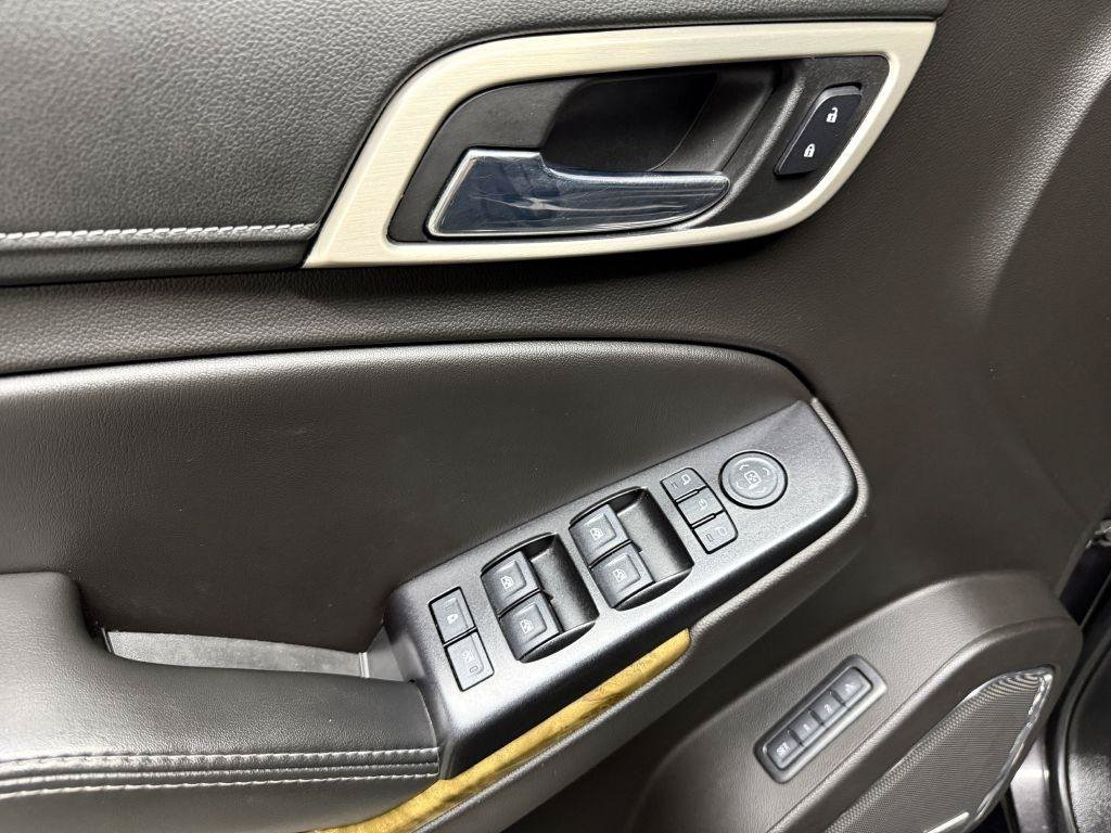 Used 2017 GMC Yukon XL Denali w/ Open Road Package AWD/4WD image 29