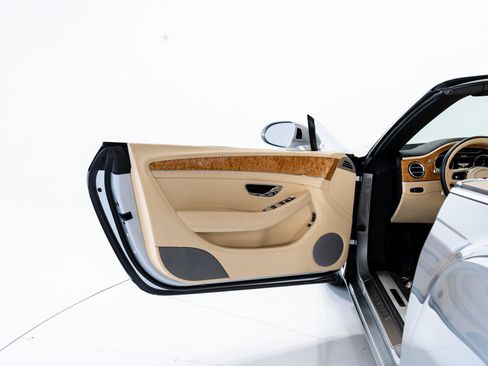 Certified 2022 Bentley Continental GT image 18