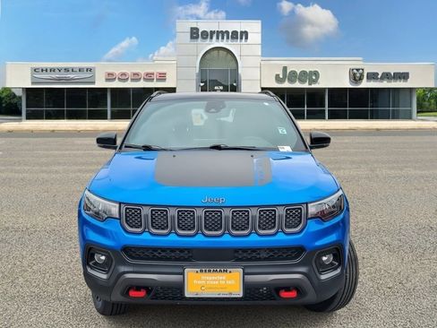Used 2023 Jeep Compass Trailhawk image 5