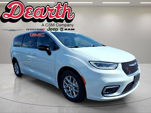Used 2025 Chrysler Pacifica Select FWD image 1
