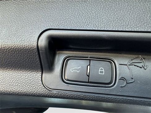 Used 2023 Ford Explorer Limited image 21