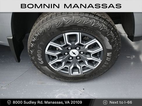 Used 2024 Chevrolet Colorado Z71 w/ Z71 Convenience Package 2 image 18