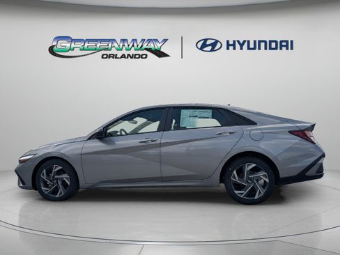 Used 2025 Hyundai Elantra Sport FWD image 5