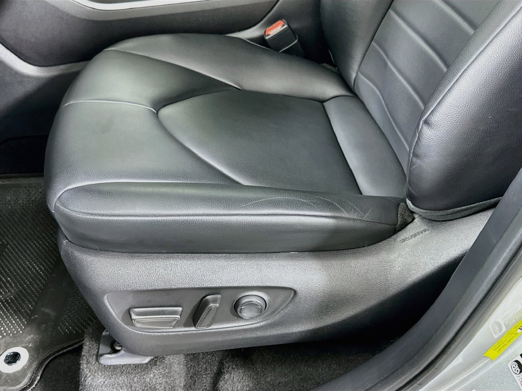 Used 2023 Toyota Highlander XLE FWD image 19