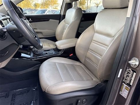 Used 2019 Kia Sorento EX image 11