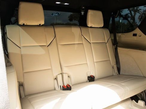 Used 2021 Cadillac Escalade Premium Luxury w/ LPO, Illumination Package image 21